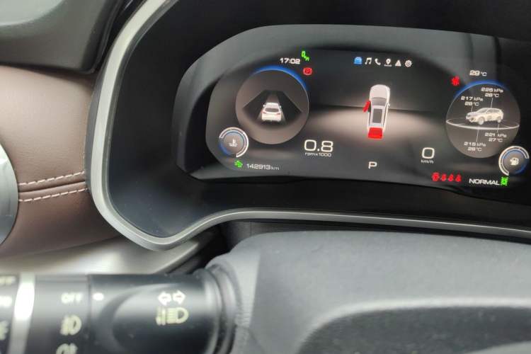 Used Wey VV6 2020 2.0T Two-Wheel Drive Smart Enjoyment+ Odometer Close Up
