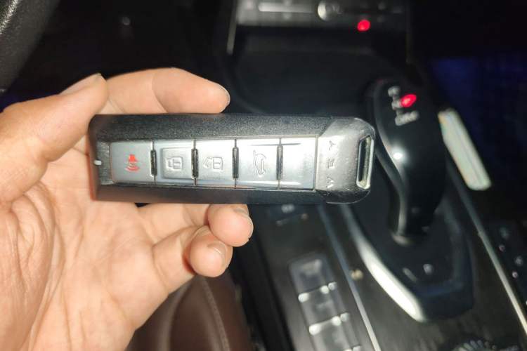 Used Wey VV6 2020 2.0T Two-Wheel Drive Smart Protection+ Vehicle Key