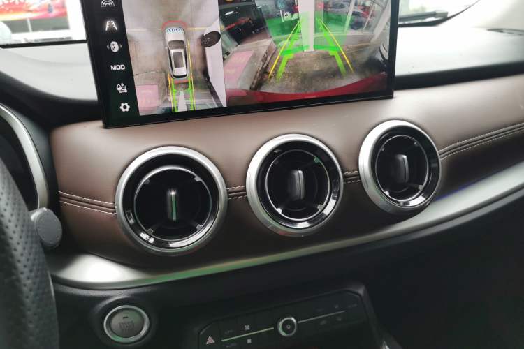Used Wey VV6 2020 2.0T Two-Wheel Drive Smart Protection+ Audio And AC Panel
