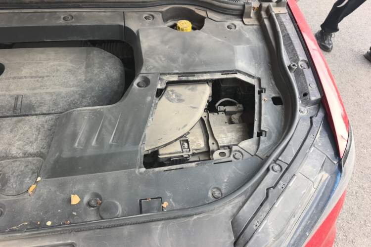 Used Wey VV6 2020 2.0T Two-Wheel Drive Smart Protection+ Engine Bay Left