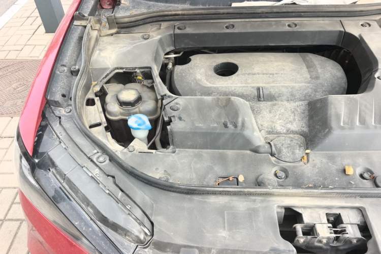 Used Wey VV6 2020 2.0T Two-Wheel Drive Smart Protection+ Engine Bay Right
