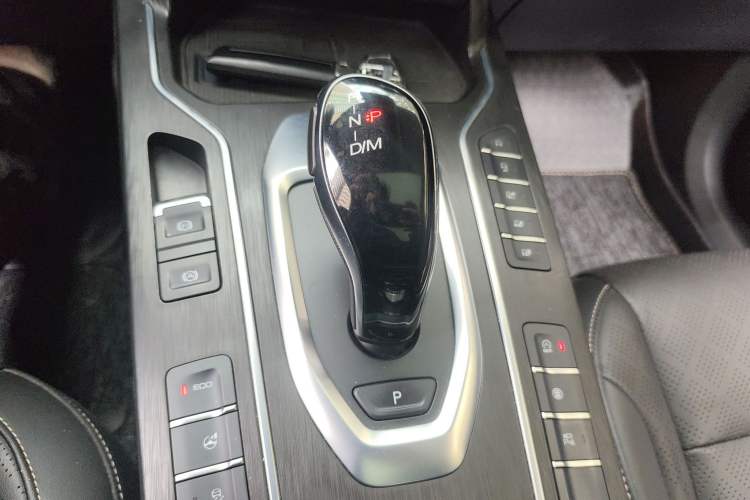 Used Wey VV6 2020 2.0T Four-Wheel Drive Zhiyu+ Gear Lever