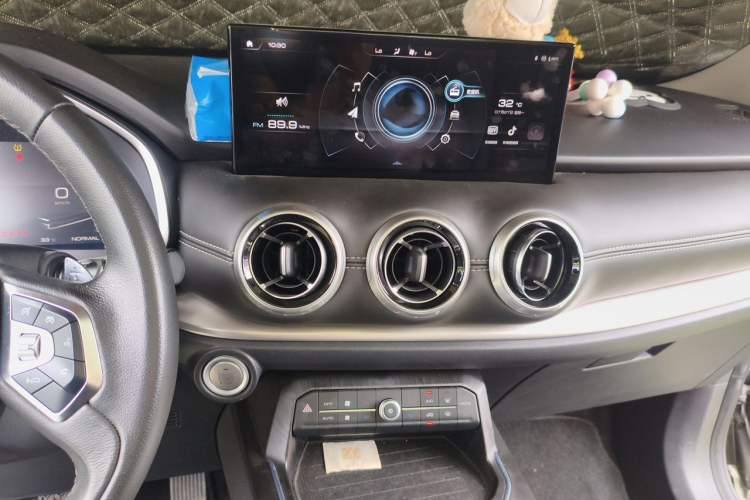 Used Wey VV6 2020 2.0T Two-Wheel Drive Smart Protection+ Audio And AC Panel