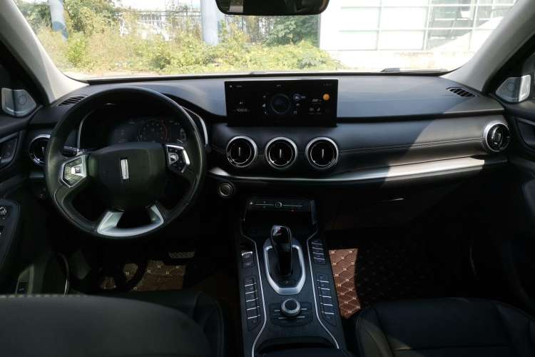 Used Wey VV6 2020 2.0T Four-Wheel Drive Zhiyu+ Center Console