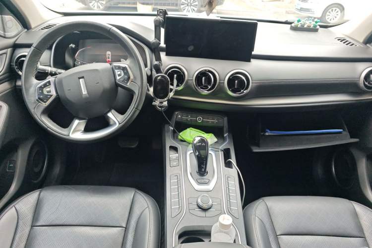 Used Wey VV6 2020 2.0T Two-Wheel Drive Smart Enjoyment+ Center Console