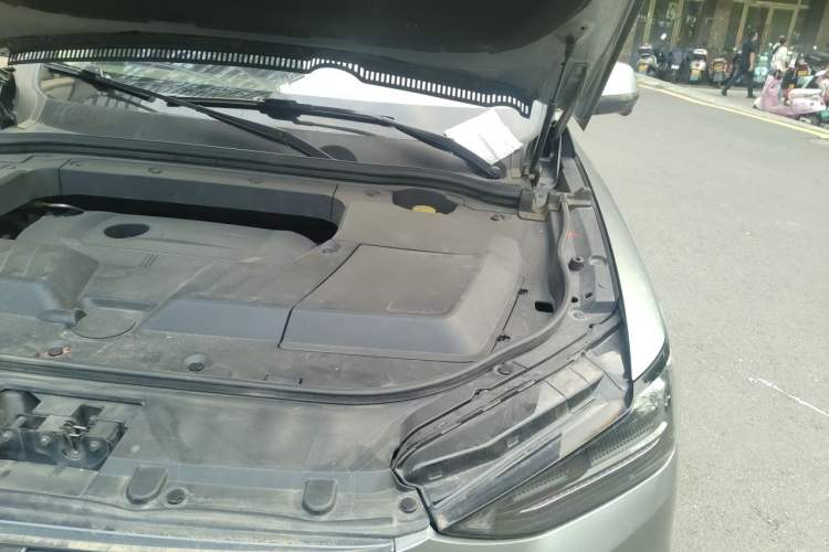 Used Wey VV6 2020 2.0T Two-Wheel Drive Smart Protection+ Engine Bay Left