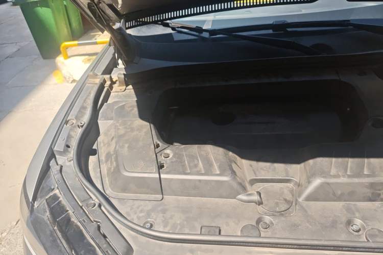 Used Wey VV6 2020 2.0T Four-Wheel Drive Zhiyu+ Engine Bay Right