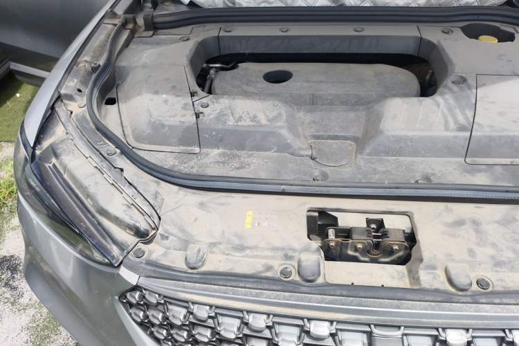Used Wey VV6 2020 2.0T Two-Wheel Drive Smart Protection+ Engine Bay Right