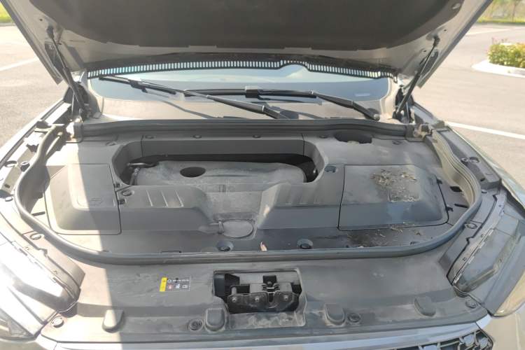 Used Wey VV6 2020 2.0T Two-Wheel Drive Smart Enjoyment+ Engine Bay