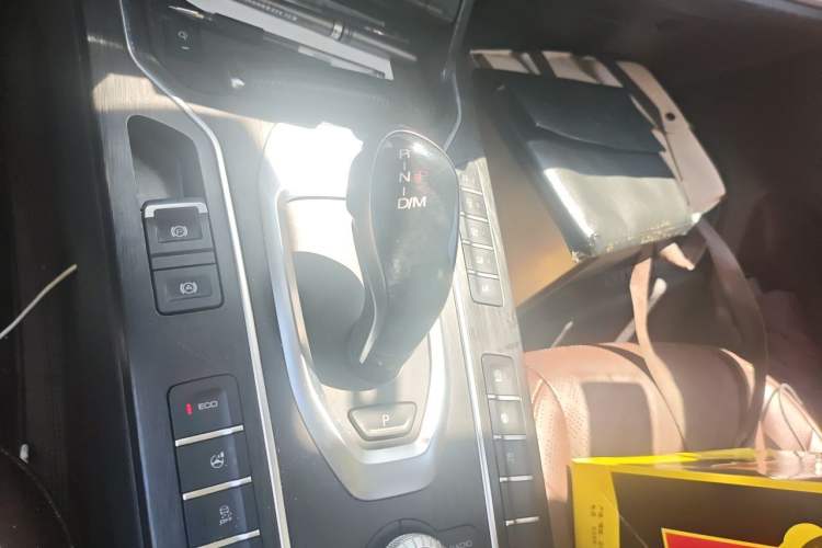 Used Wey VV6 2020 2.0T Four-Wheel Drive Zhiyu+ Gear Lever