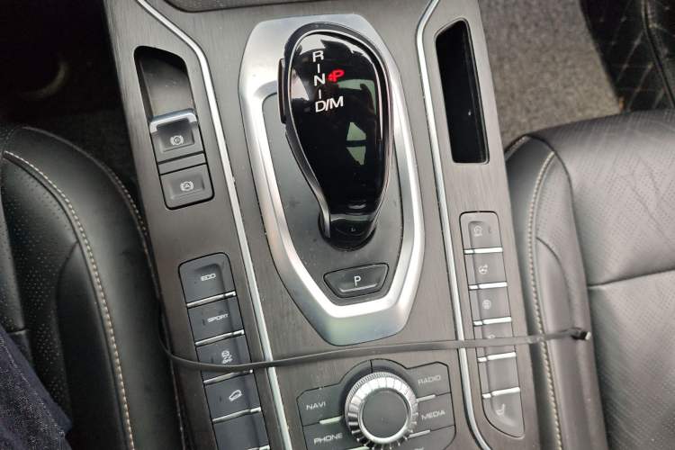 Used Wey VV6 2020 2.0T Four-Wheel Drive Zhiyu+ Gear Lever