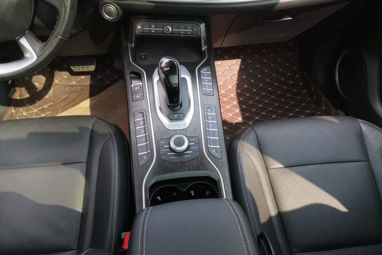 Used Wey VV6 2020 2.0T Four-Wheel Drive Zhiyu+ Gear Lever