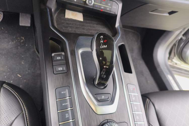 Used Wey VV6 2020 2.0T Two-Wheel Drive Smart Protection+ Gear Lever