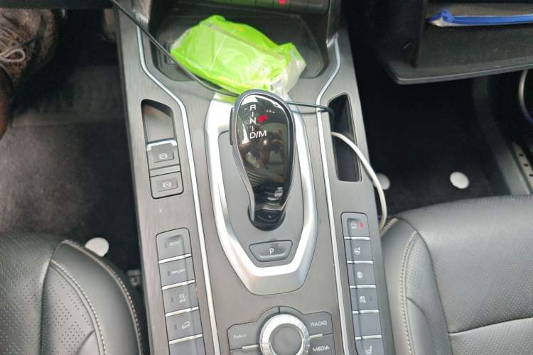 Used Wey VV6 2020 2.0T Two-Wheel Drive Smart Enjoyment+ Gear Lever