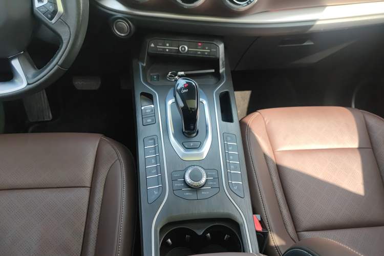 Used Wey VV6 2020 2.0T Two-Wheel Drive Smart Enjoyment+ Gear Lever