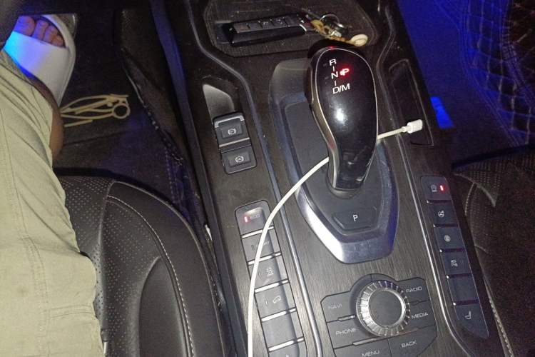 Used Wey VV6 2020 2.0T Two-Wheel Drive Smart Enjoyment+ Gear Lever