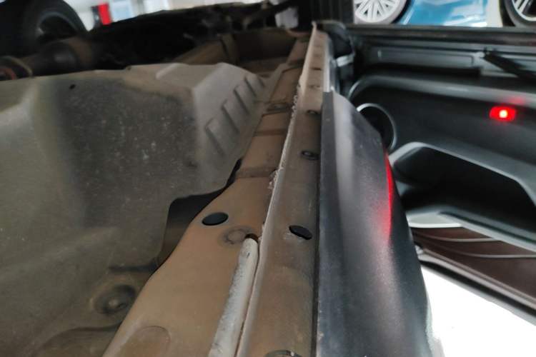Used Wey VV6 2020 2.0T Two-Wheel Drive Smart Protection+ Left Side Sill