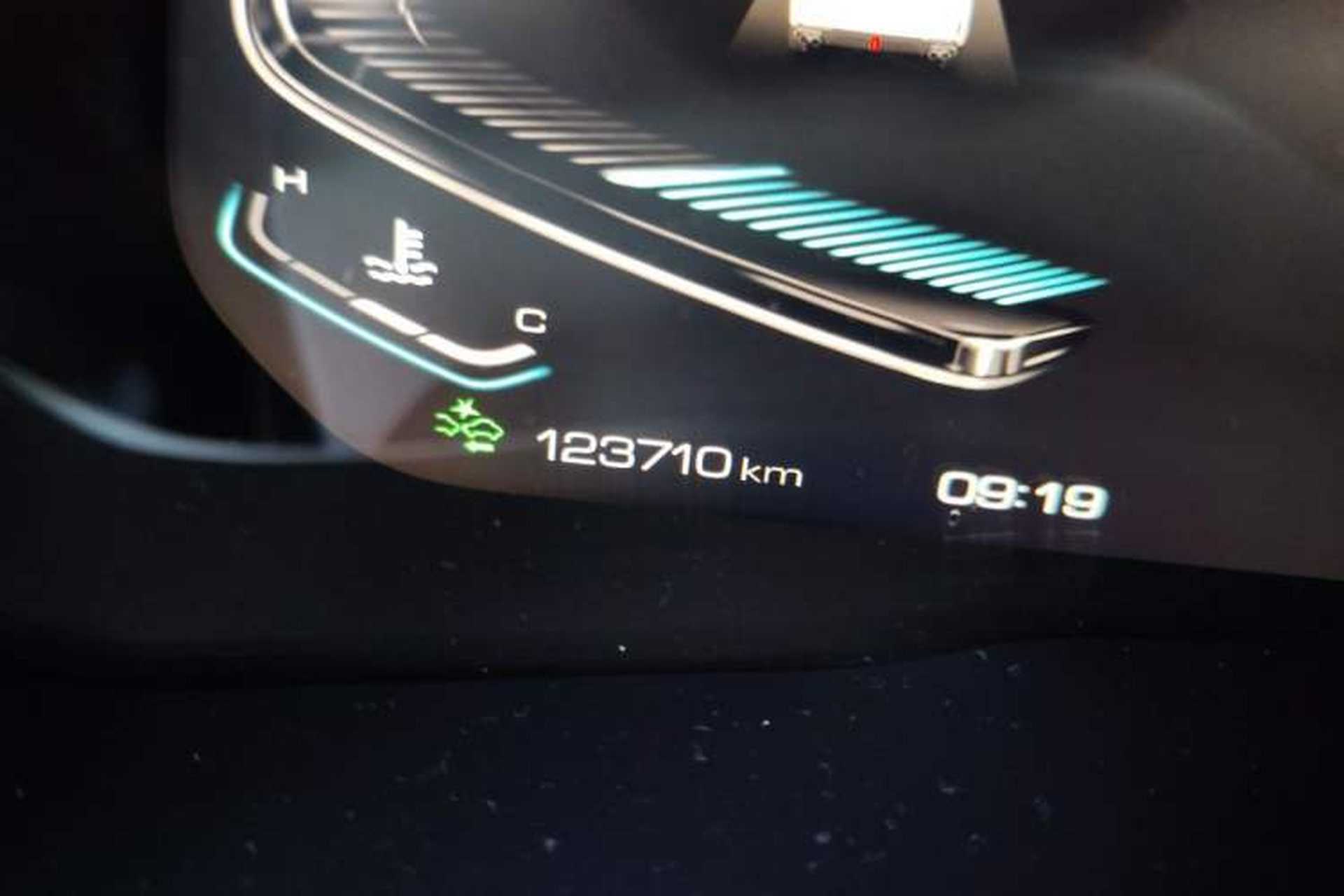 Used Wey VV6 2020 2.0T Two-Wheel Drive Smart Enjoyment+ Odometer Close Up