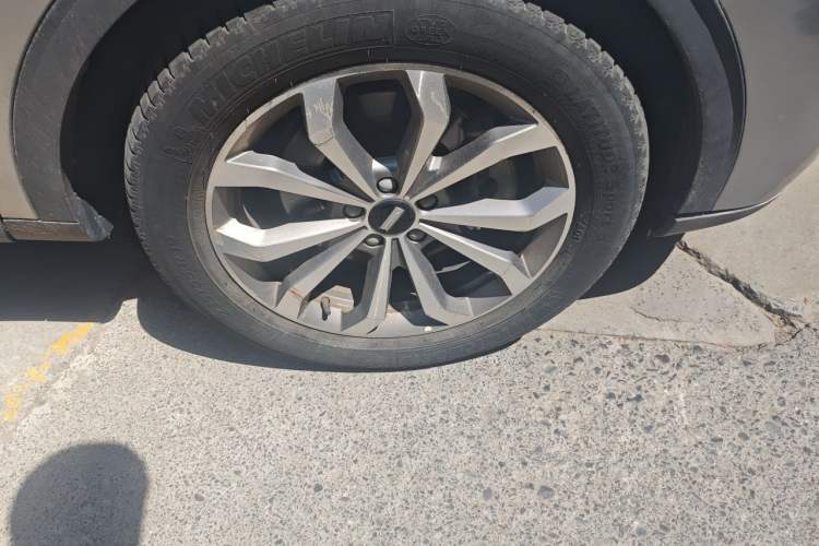 Used Wey VV6 2020 2.0T Four-Wheel Drive Zhiyu+ Right Front Wheel Hub