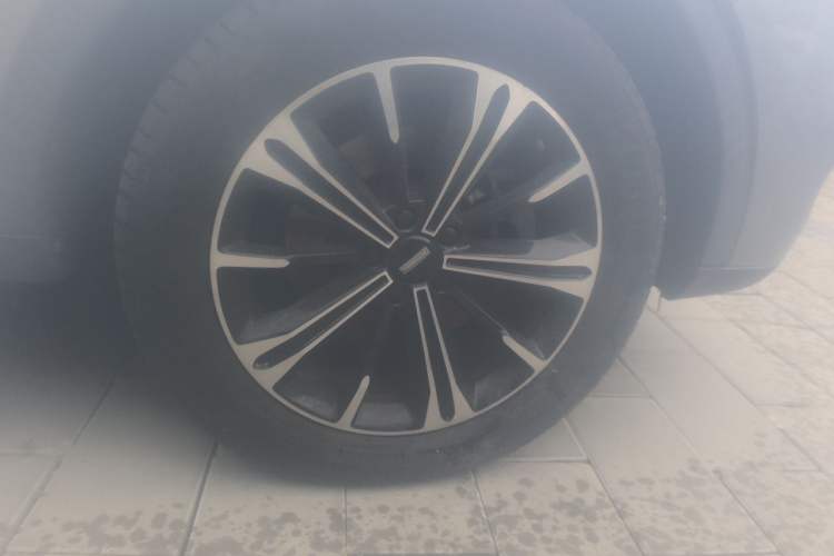 Used Wey VV6 2020 2.0T Four-Wheel Drive Zhiyu+ Right Front Wheel Hub