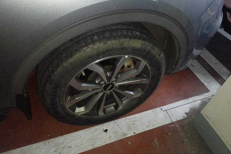 Used Wey VV6 2020 2.0T Two-Wheel Drive Smart Enjoyment+ Right Front Wheel Hub