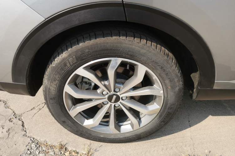 Used Wey VV6 2020 2.0T Four-Wheel Drive Zhiyu+ Right Rear Wheel Hub
