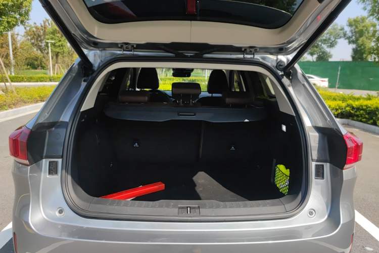 Used Wey VV6 2020 2.0T Two-Wheel Drive Smart Enjoyment+ Trunk