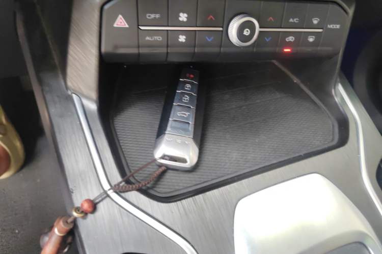 Used Wey VV6 2020 2.0T Two-Wheel Drive Smart Protection+ Vehicle Key