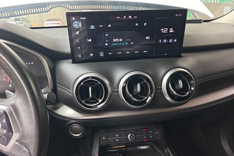 Used Wey VV6 2020 2.0T Two-Wheel Drive Smart Protection+ Audio And AC Panel
