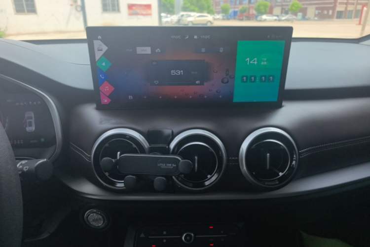 Used Wey VV6 2020 2.0T Two-Wheel Drive Smart Protection+ Audio And AC Panel