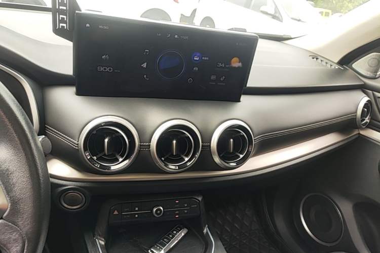 Used Wey VV6 2020 2.0T Two-Wheel Drive Smart Protection+ Audio And AC Panel