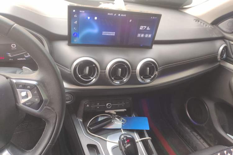 Used Wey VV6 2020 2.0T Two-Wheel Drive Smart Protection+ Audio And AC Panel