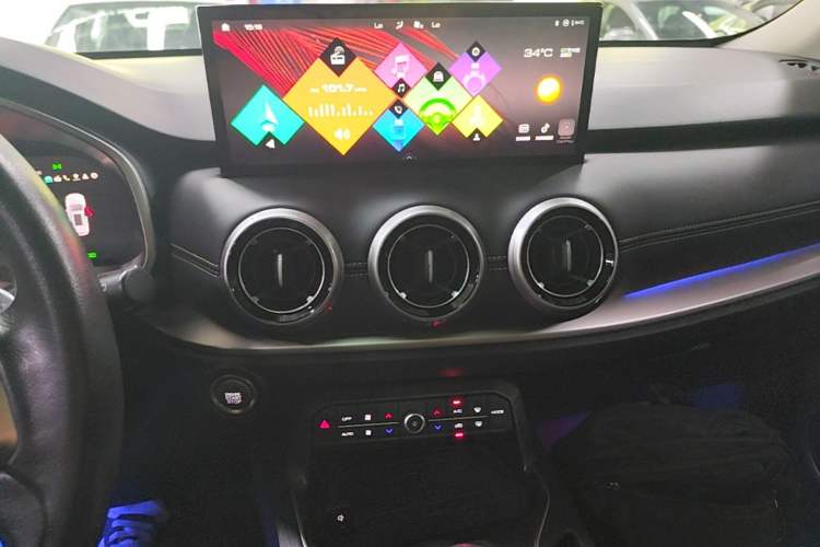 Used Wey VV6 2020 2.0T Two-Wheel Drive Smart Enjoyment+ Audio And AC Panel