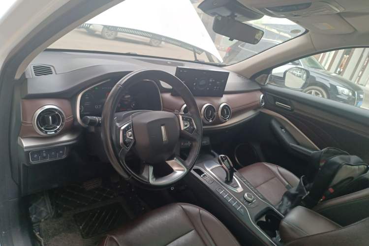 Used Wey VV6 2020 2.0T Two-Wheel Drive Smart Protection+ Center Console