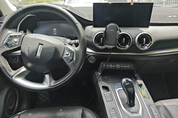 Used Wey VV6 2020 2.0T Two-Wheel Drive Smart Enjoyment+ Center Console