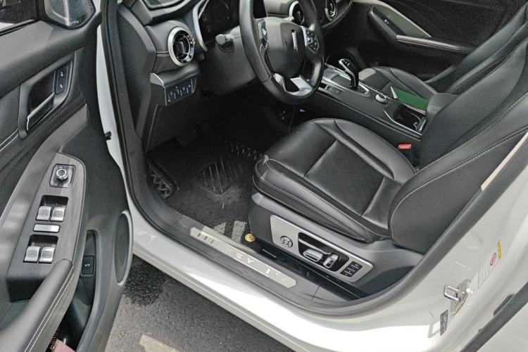 Used Wey VV6 2020 2.0T Two-Wheel Drive Smart Enjoyment+ Driver Seat