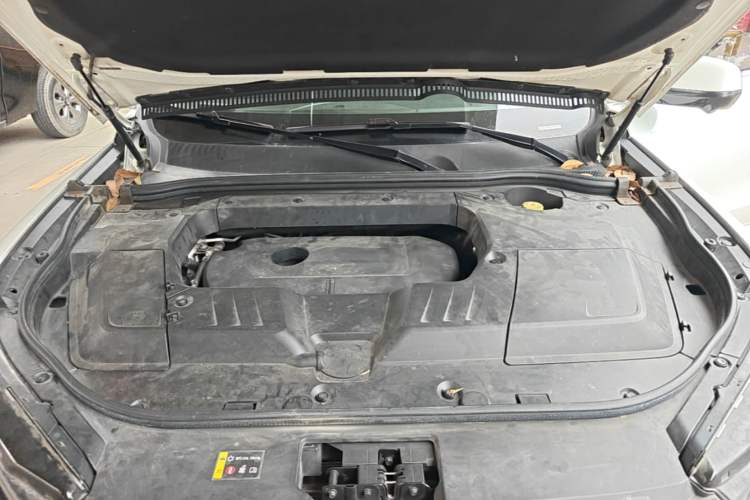 Used Wey VV6 2020 2.0T Two-Wheel Drive Smart Protection+ Engine Bay