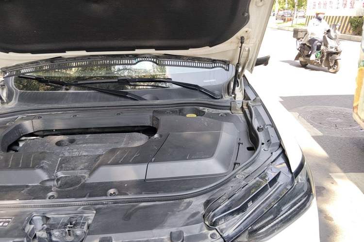 Used Wey VV6 2020 2.0T Two-Wheel Drive Smart Enjoyment+ Engine Bay Left