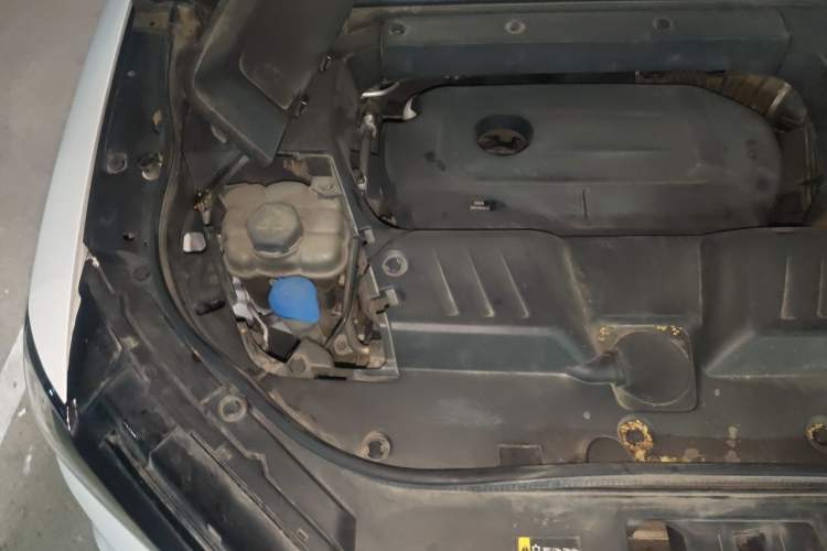 Used Wey VV6 2020 2.0T Two-Wheel Drive Smart Enjoyment+ Engine Bay Right
