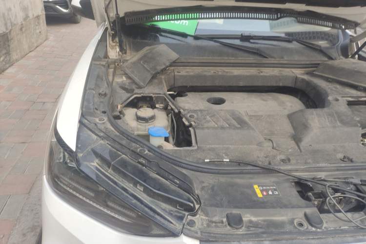 Used Wey VV6 2020 2.0T Two-Wheel Drive Smart Protection+ Engine Bay Right
