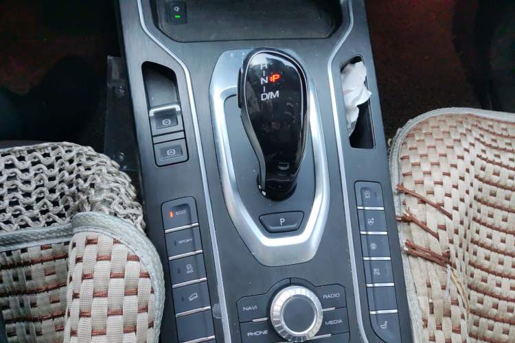 Used Wey VV6 2020 2.0T Two-Wheel Drive Smart Enjoyment+ Gear Lever