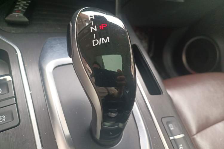 Used Wey VV6 2020 2.0T Two-Wheel Drive Smart Protection+ Gear Lever
