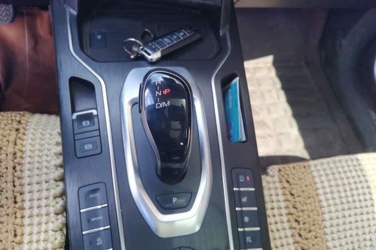 Used Wey VV6 2020 2.0T Two-Wheel Drive Smart Enjoyment+ Gear Lever