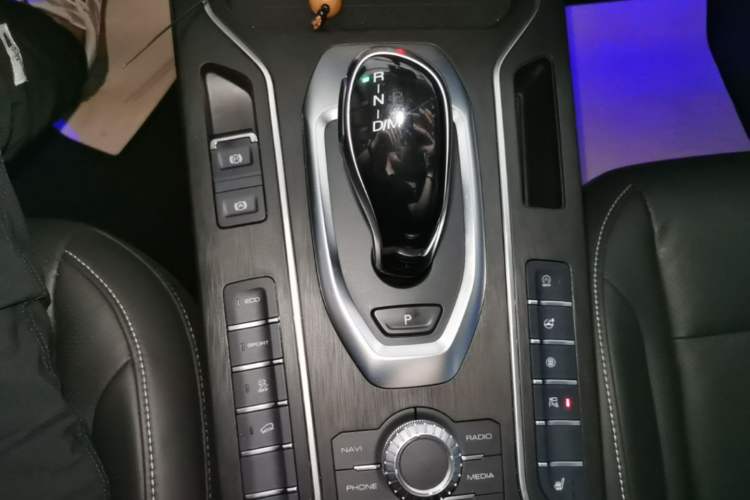 Used Wey VV6 2020 2.0T Two-Wheel Drive Smart Protection+ Gear Lever