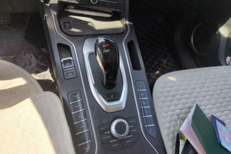 Used Wey VV6 2020 2.0T Two-Wheel Drive Smart Enjoyment+ Gear Lever