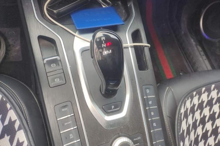 Used Wey VV6 2020 2.0T Two-Wheel Drive Smart Protection+ Gear Lever