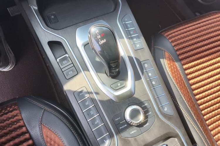 Used Wey VV6 2020 2.0T Four-Wheel Drive Zhiyu+ Gear Lever