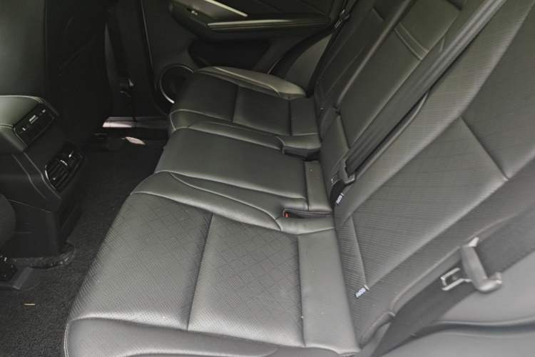 Used Wey VV6 2020 2.0T Two-Wheel Drive Smart Enjoyment+ Left Rear Seat