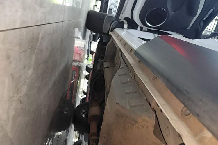 Used Wey VV6 2020 2.0T Two-Wheel Drive Smart Enjoyment+ Left Side Sill
