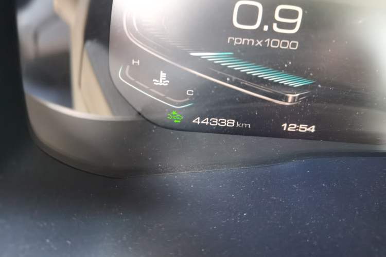 Used Wey VV6 2020 2.0T Two-Wheel Drive Smart Enjoyment+ Odometer Close Up
